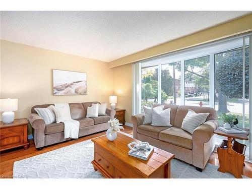 177 Lavina Crescent, Hamilton, ON - Indoor Photo Showing Living Room