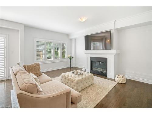 7 Windsor Circle, Niagara-On-The-Lake, ON - Indoor Photo Showing Living Room With Fireplace