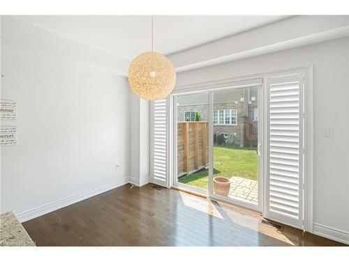 7 Windsor Circle, Niagara-On-The-Lake, ON - Indoor Photo Showing Other Room