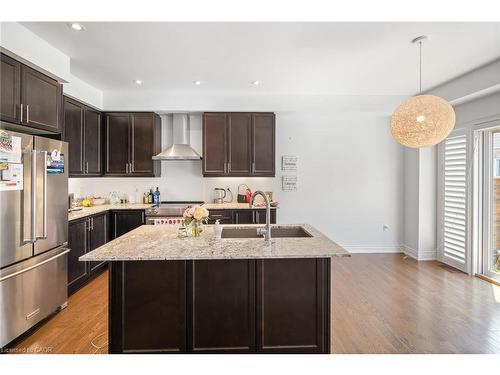 7 Windsor Circle, Niagara-On-The-Lake, ON - Indoor Photo Showing Kitchen With Upgraded Kitchen