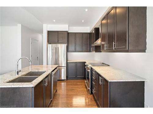 7 Windsor Circle, Niagara-On-The-Lake, ON - Indoor Photo Showing Kitchen With Double Sink With Upgraded Kitchen