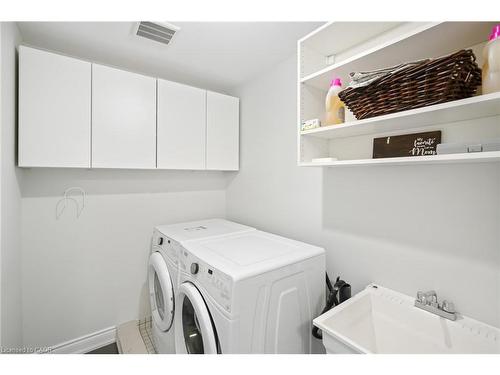 7 Windsor Circle, Niagara-On-The-Lake, ON - Indoor Photo Showing Laundry Room