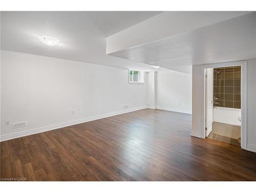 7 Windsor Circle, Niagara-On-The-Lake, ON - Indoor Photo Showing Other Room