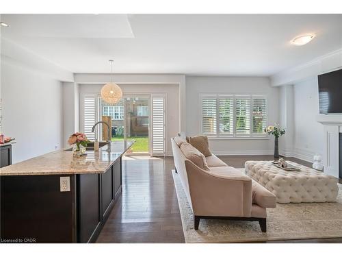 7 Windsor Circle, Niagara-On-The-Lake, ON - Indoor With Fireplace