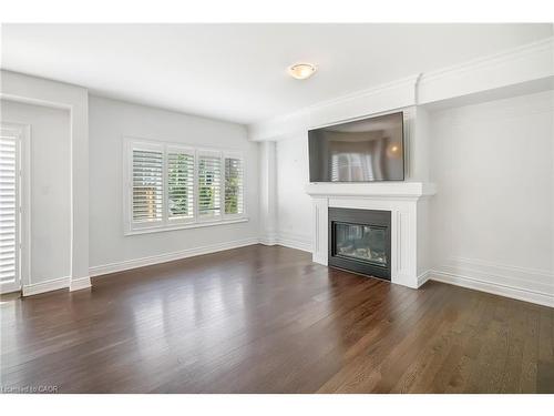 7 Windsor Circle, Niagara-On-The-Lake, ON - Indoor Photo Showing Living Room With Fireplace