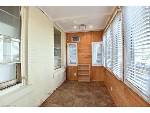 185 Market Street, Hamilton, ON - Indoor Photo Showing Other Room