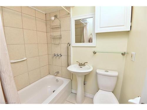 185 Market Street, Hamilton, ON - Indoor Photo Showing Bathroom