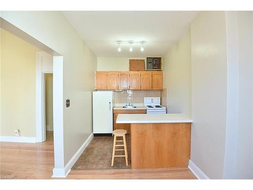 185 Market Street, Hamilton, ON - Indoor Photo Showing Kitchen