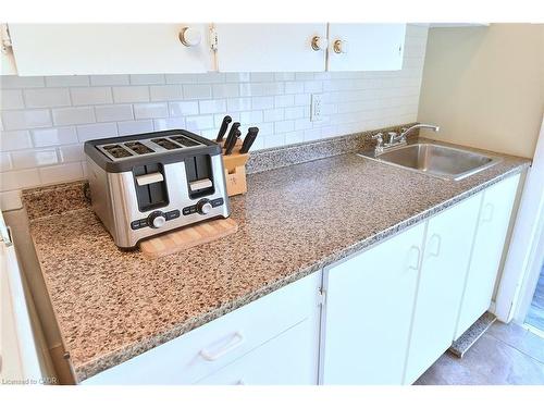 185 Market Street, Hamilton, ON - Indoor Photo Showing Kitchen