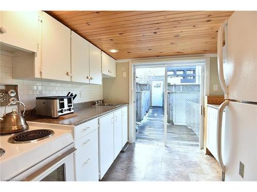 185 Market Street, Hamilton, ON - Indoor Photo Showing Kitchen