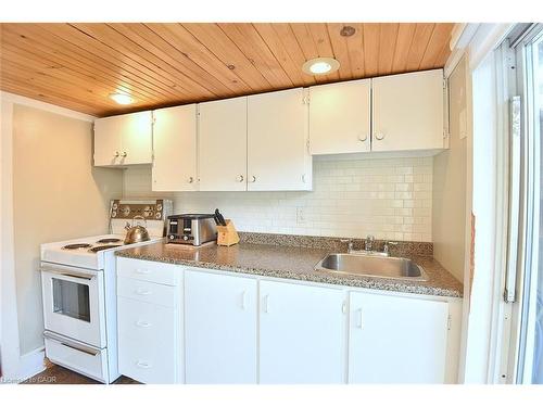 185 Market Street, Hamilton, ON - Indoor Photo Showing Kitchen
