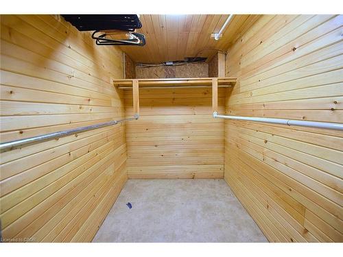 185 Market Street, Hamilton, ON - Indoor Photo Showing Garage