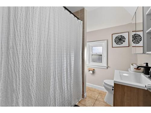 56 Francis Street, Hamilton, ON - Indoor Photo Showing Bathroom