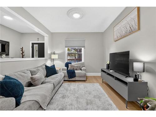 56 Francis Street, Hamilton, ON - Indoor Photo Showing Living Room