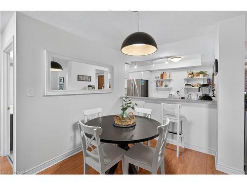 811-1276 Maple Crossing Boulevard, Burlington, ON - Indoor Photo Showing Dining Room