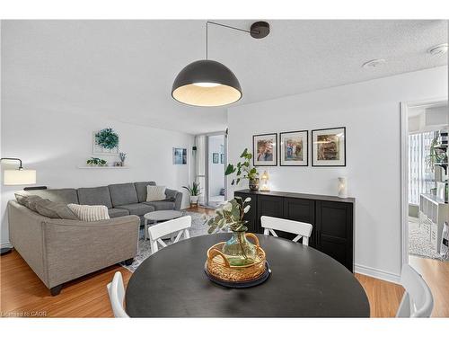 811-1276 Maple Crossing Boulevard, Burlington, ON - Indoor