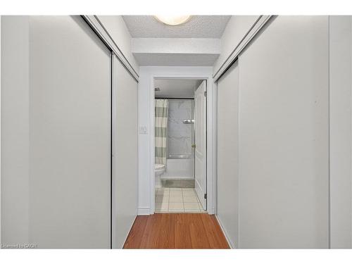 811-1276 Maple Crossing Boulevard, Burlington, ON - Indoor Photo Showing Bathroom