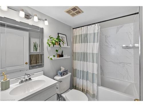 811-1276 Maple Crossing Boulevard, Burlington, ON - Indoor Photo Showing Bathroom