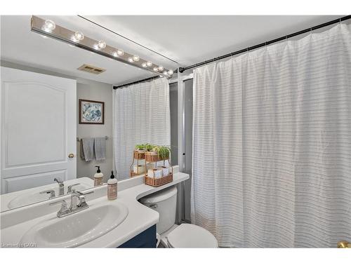 811-1276 Maple Crossing Boulevard, Burlington, ON - Indoor Photo Showing Bathroom
