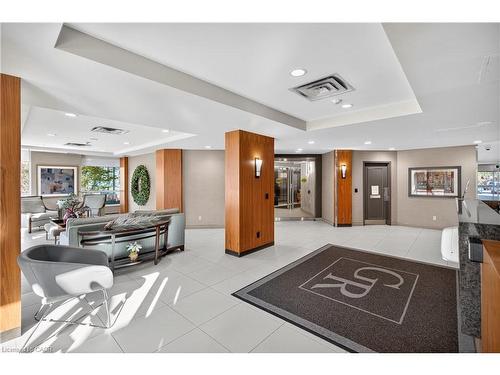 811-1276 Maple Crossing Boulevard, Burlington, ON - Indoor Photo Showing Other Room