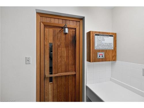 811-1276 Maple Crossing Boulevard, Burlington, ON - Indoor