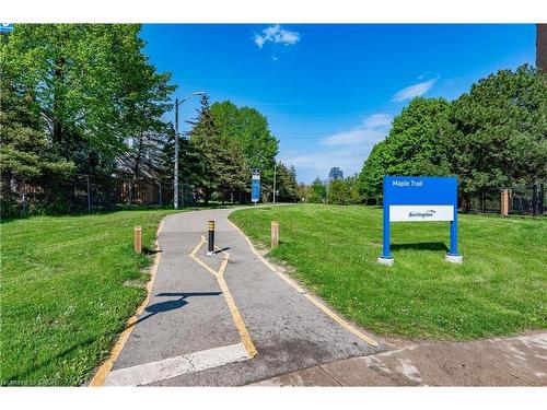 811-1276 Maple Crossing Boulevard, Burlington, ON - Outdoor