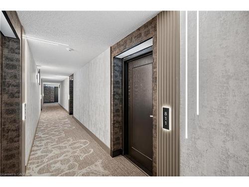 811-1276 Maple Crossing Boulevard, Burlington, ON - Indoor Photo Showing Other Room
