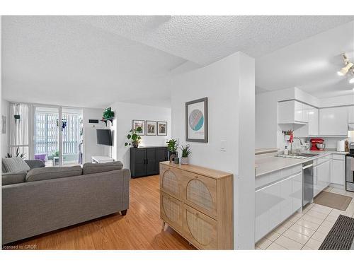 811-1276 Maple Crossing Boulevard, Burlington, ON - Indoor