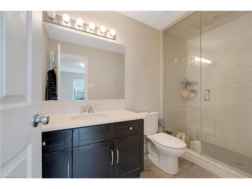 E7-70 Willowrun Drive, Kitchener, ON - Indoor Photo Showing Bathroom
