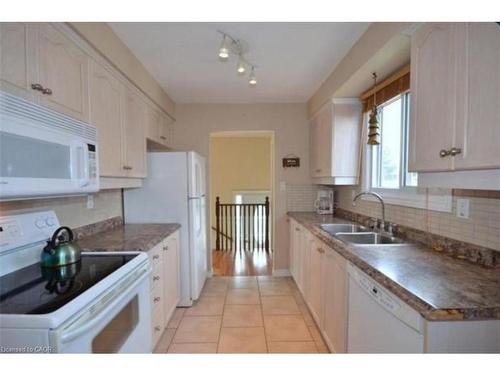 370 East 24Th Street, Hamilton, ON - Indoor Photo Showing Kitchen With Double Sink