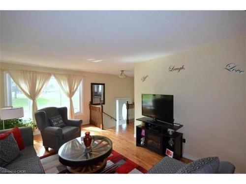 370 East 24Th Street, Hamilton, ON - Indoor Photo Showing Living Room