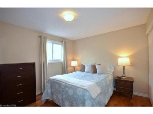 370 East 24Th Street, Hamilton, ON - Indoor Photo Showing Bedroom