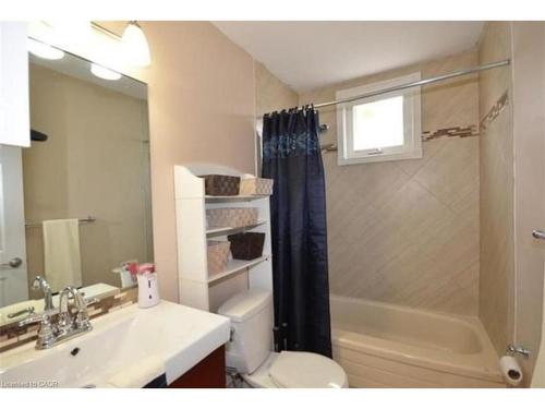 370 East 24Th Street, Hamilton, ON - Indoor Photo Showing Bathroom