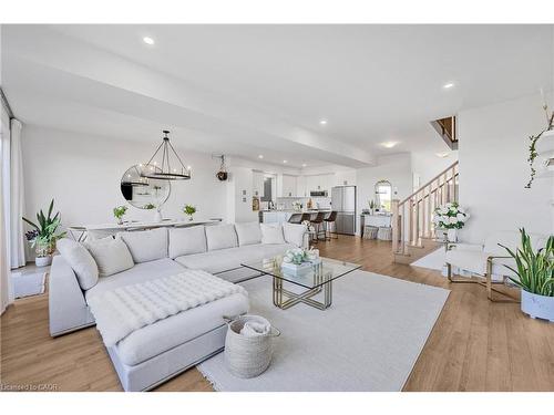 52 Bedrock Drive, Stoney Creek, ON - Indoor Photo Showing Living Room