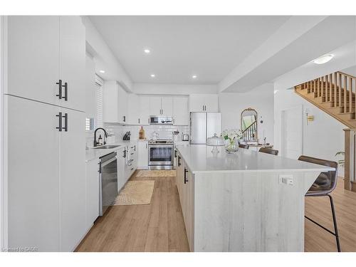 52 Bedrock Drive, Stoney Creek, ON - Indoor Photo Showing Kitchen With Upgraded Kitchen