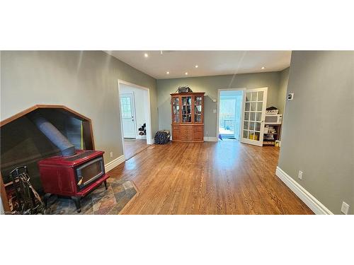 1083 Indiana Road E, Haldimand County, ON - Indoor Photo Showing Living Room