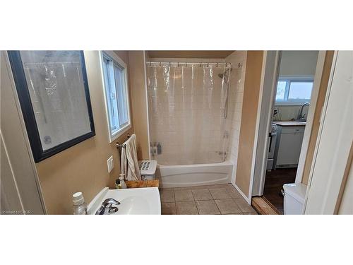 1083 Indiana Road E, Haldimand County, ON - Indoor Photo Showing Bathroom
