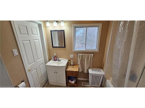 1083 Indiana Road E, Haldimand County, ON - Indoor Photo Showing Bathroom