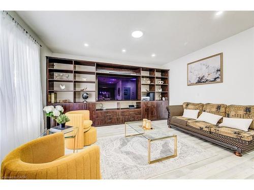 617 Thorndale Drive, Waterloo, ON - Indoor Photo Showing Living Room