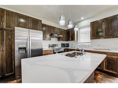 617 Thorndale Drive, Waterloo, ON - Indoor Photo Showing Kitchen With Double Sink With Upgraded Kitchen