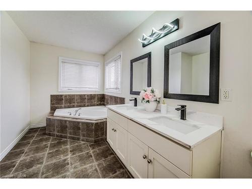 617 Thorndale Drive, Waterloo, ON - Indoor Photo Showing Bathroom