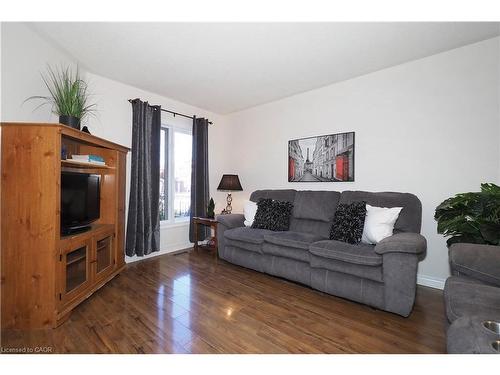 127 Essex Point Drive, Cambridge, ON - Indoor Photo Showing Living Room