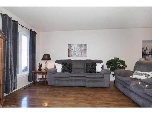 127 Essex Point Drive, Cambridge, ON - Indoor Photo Showing Living Room