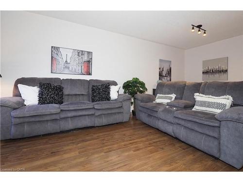 127 Essex Point Drive, Cambridge, ON - Indoor Photo Showing Living Room