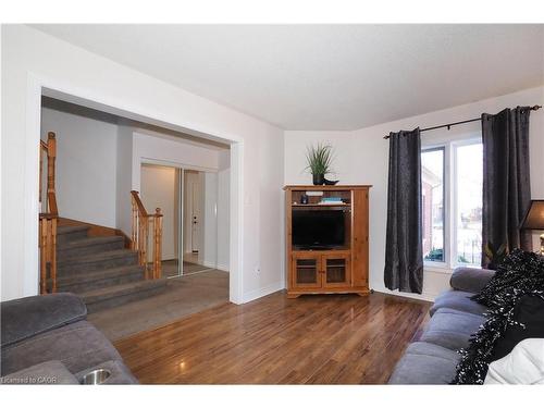127 Essex Point Drive, Cambridge, ON - Indoor Photo Showing Living Room