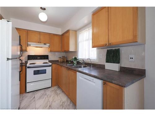 127 Essex Point Drive, Cambridge, ON - Indoor Photo Showing Kitchen With Double Sink