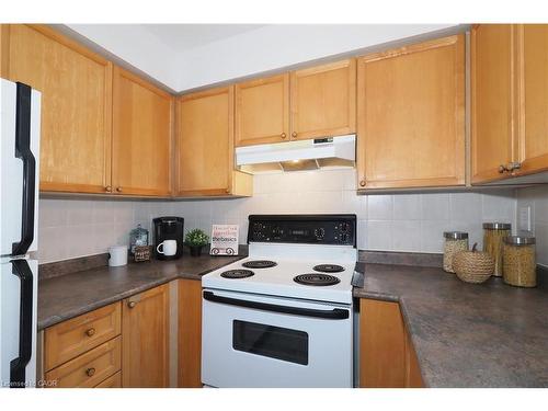 127 Essex Point Drive, Cambridge, ON - Indoor Photo Showing Kitchen