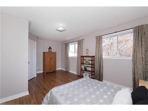 127 Essex Point Drive, Cambridge, ON - Indoor Photo Showing Bedroom