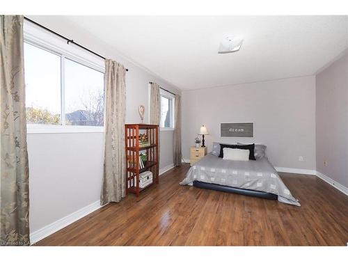 127 Essex Point Drive, Cambridge, ON - Indoor Photo Showing Bedroom