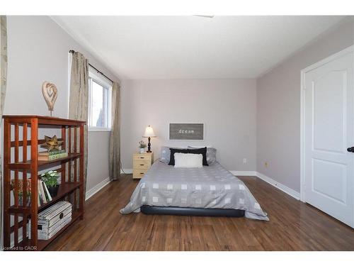127 Essex Point Drive, Cambridge, ON - Indoor Photo Showing Bedroom